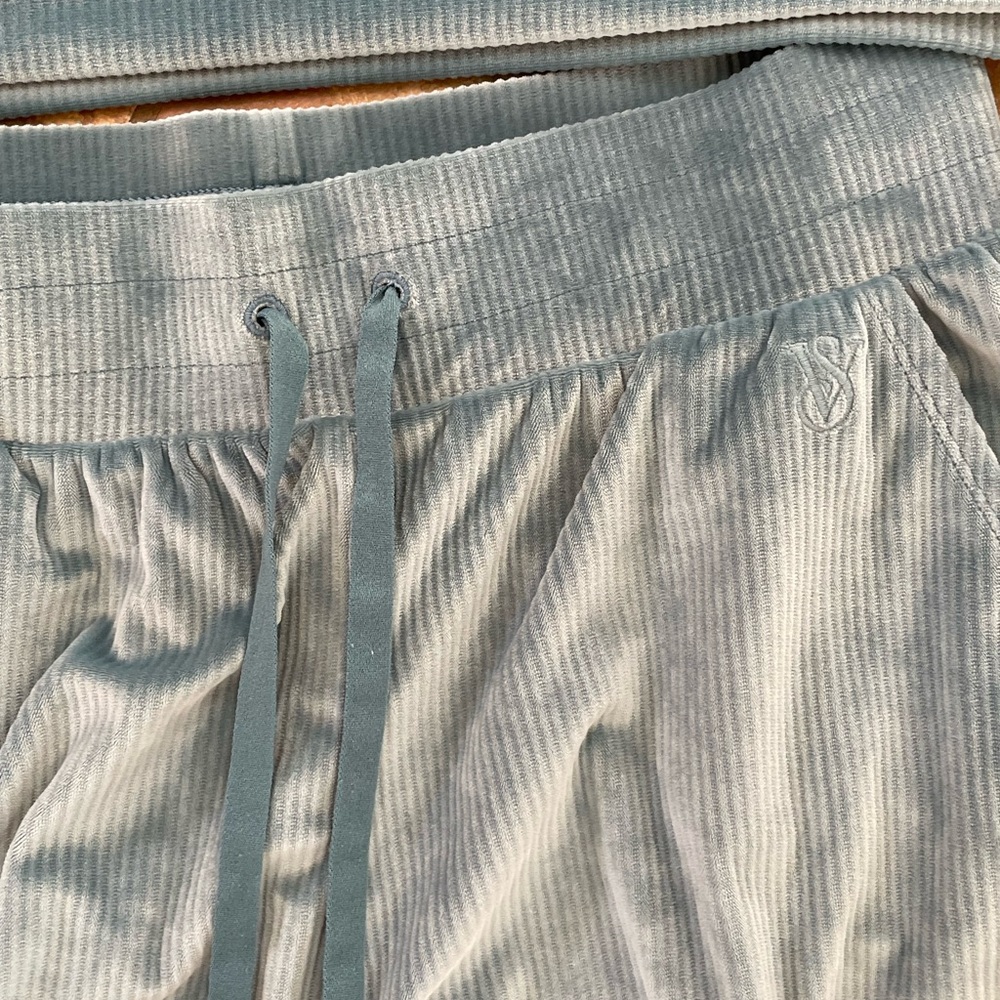 Victoria Secret velour set - Picture 6 of 8